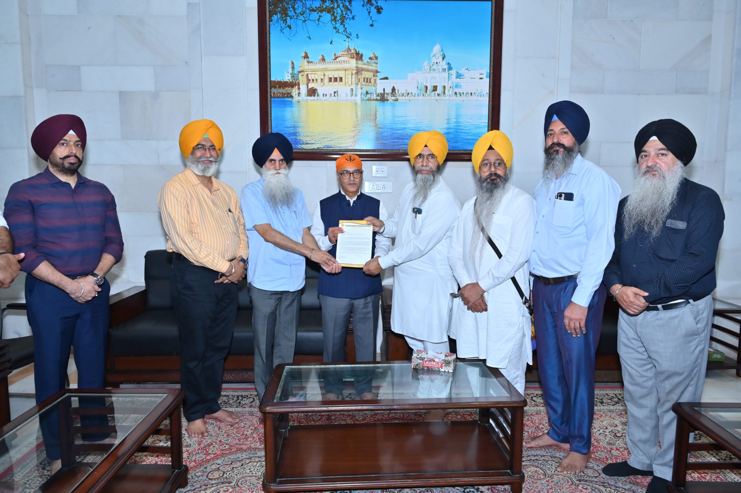 SGPC Hands Over A Memorandum Of Demand To Union Home Secretary Ajay ...