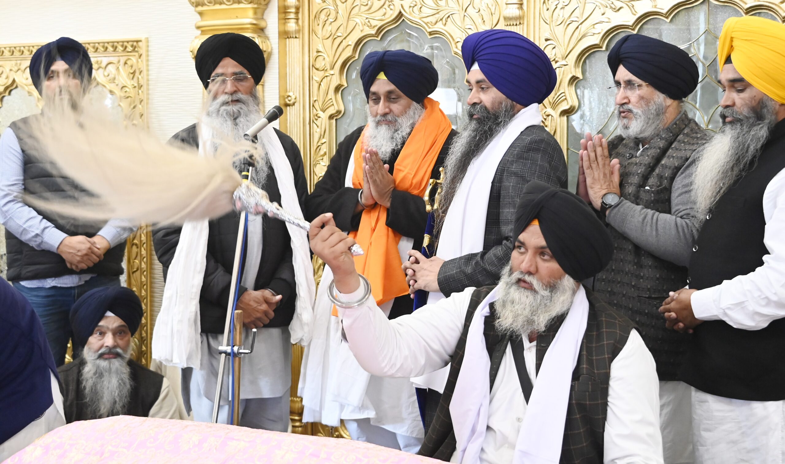 Sukhbir Singh Badal Tenders Unqualified Apology In Front Of Sri Akal ...